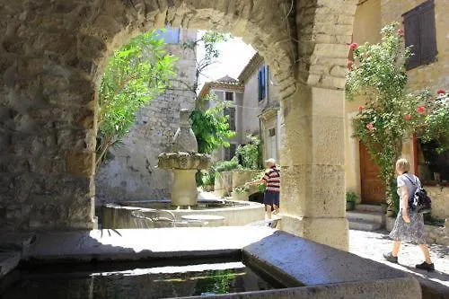 Gites Violettes Et Amandier Violes