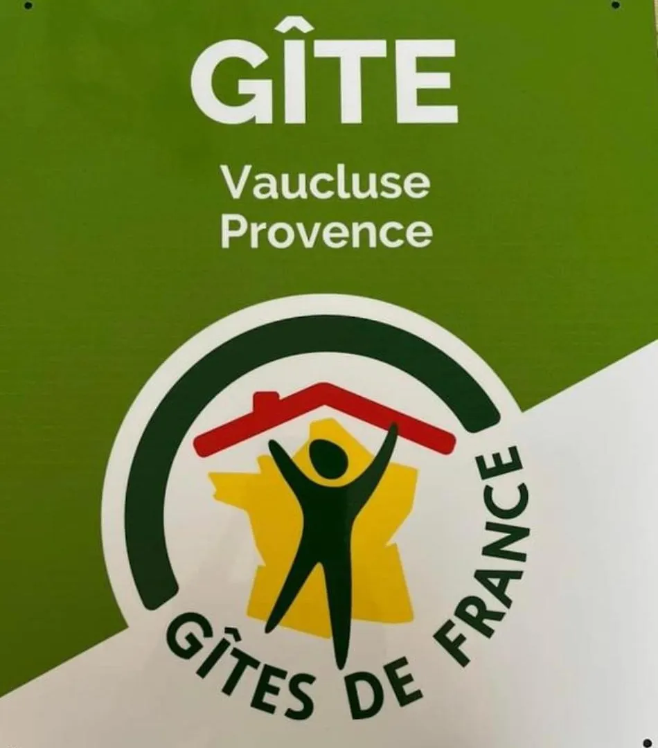 Gites Violettes Et Amandier Violes